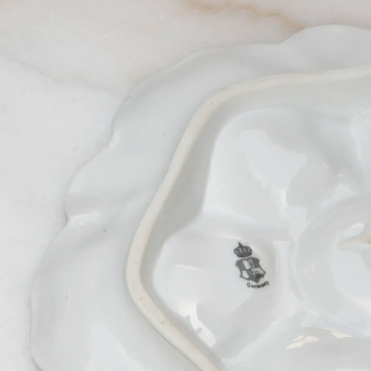 Hutschenreuther oyster plate back with German factory mark
