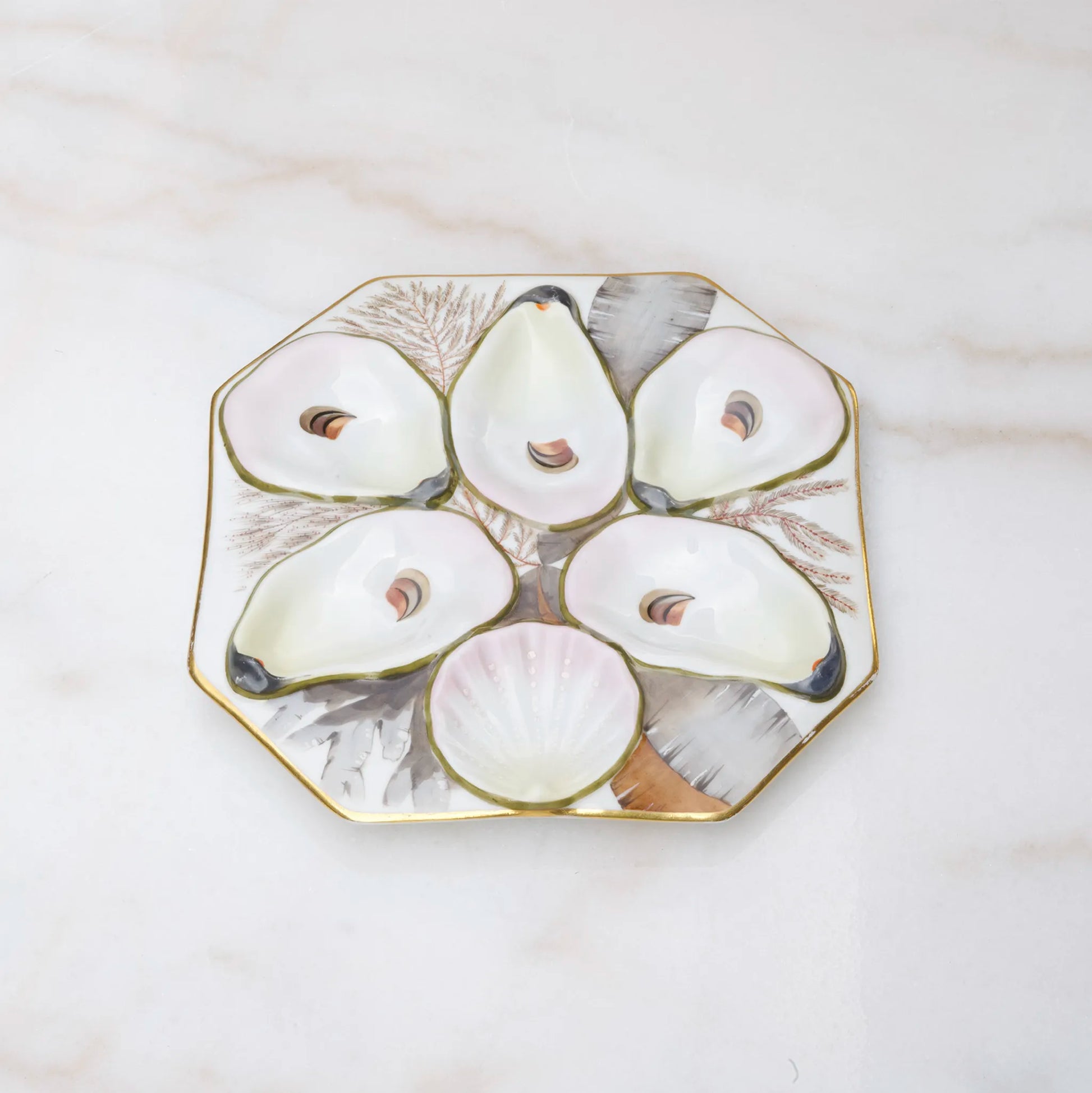 Oscar Gutherz oyster plate with gray seaweed pattern on wells